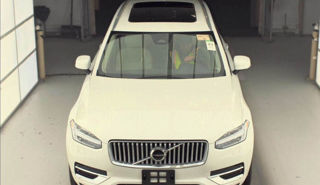 Used 2025 Volvo XC90 T8 Plus w/ Protection Package Premier AWD/4WD image 18