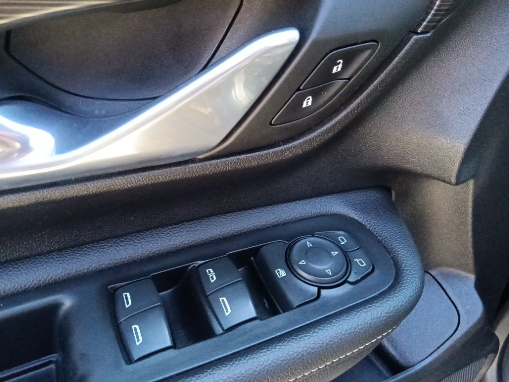 Used 2022 GMC Terrain SLE w/ Elevation Edition FWD image 12