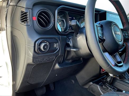 Used 2024 Jeep Wrangler Unlimited Rubicon image 17