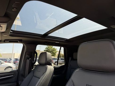 Used 2022 GMC Yukon Denali RWD image 35
