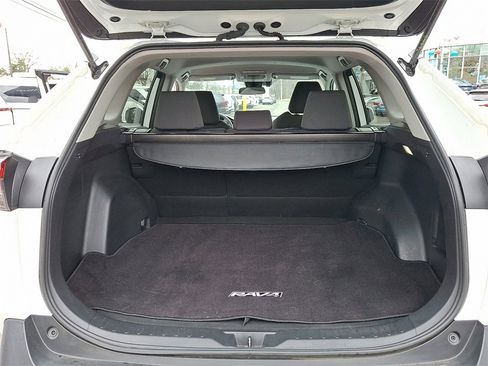 Used 2022 Toyota RAV4 XLE image 28