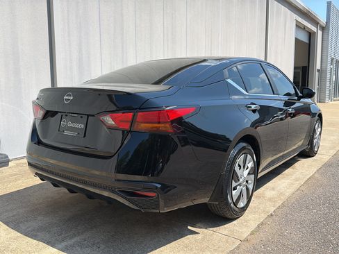 Used 2024 Nissan Altima 2.5 S FWD image 3