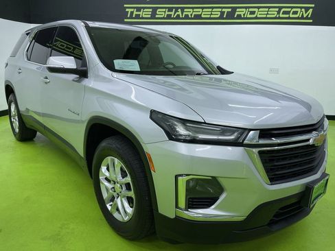 Used 2022 Chevrolet Traverse LS image 2