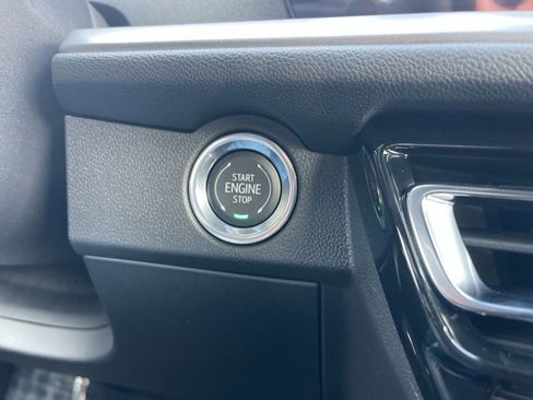 Used 2025 Chevrolet Traverse LT image 21