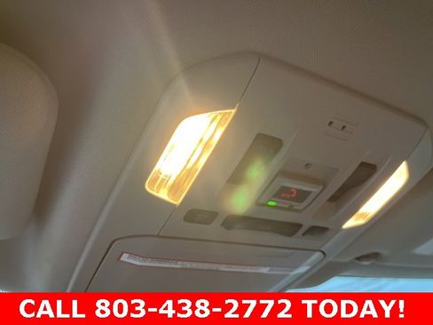 Used 2021 Toyota Highlander XLE image 32