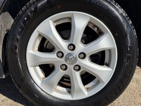 Used 2011 Toyota Camry LE image 21