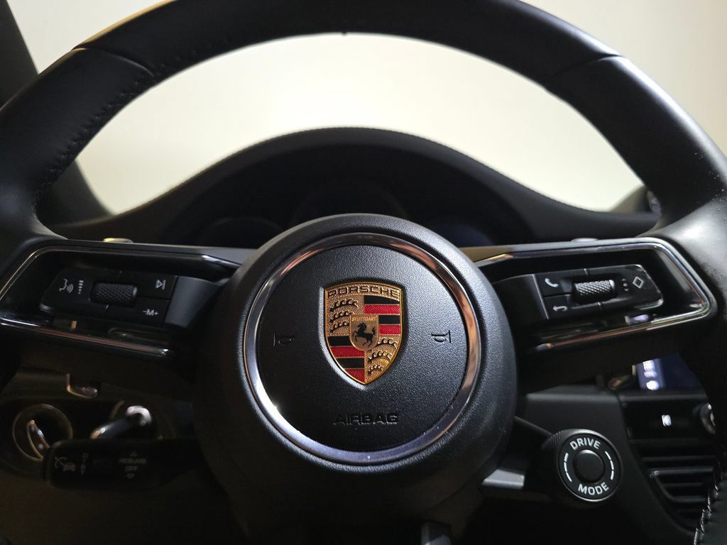 Certified 2026 Porsche Macan AWD/4WD image 22