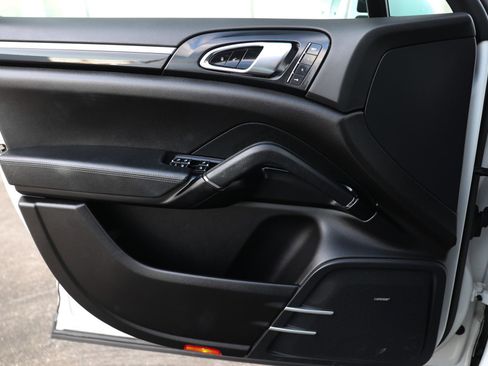 Used 2017 Porsche Cayenne S image 51