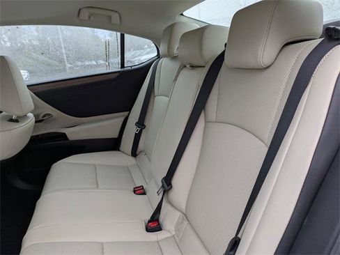 Certified 2025 Lexus ES 300h w/ Premium Package image 13