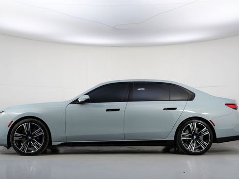Used 2024 BMW 760i xDrive w/ Premium Package 2 AWD/4WD image 9