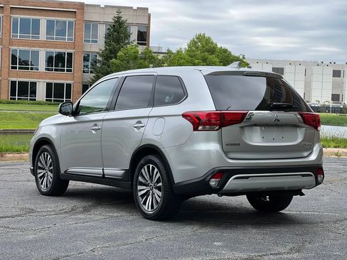 Used 2019 Mitsubishi Outlander SE FWD image 3