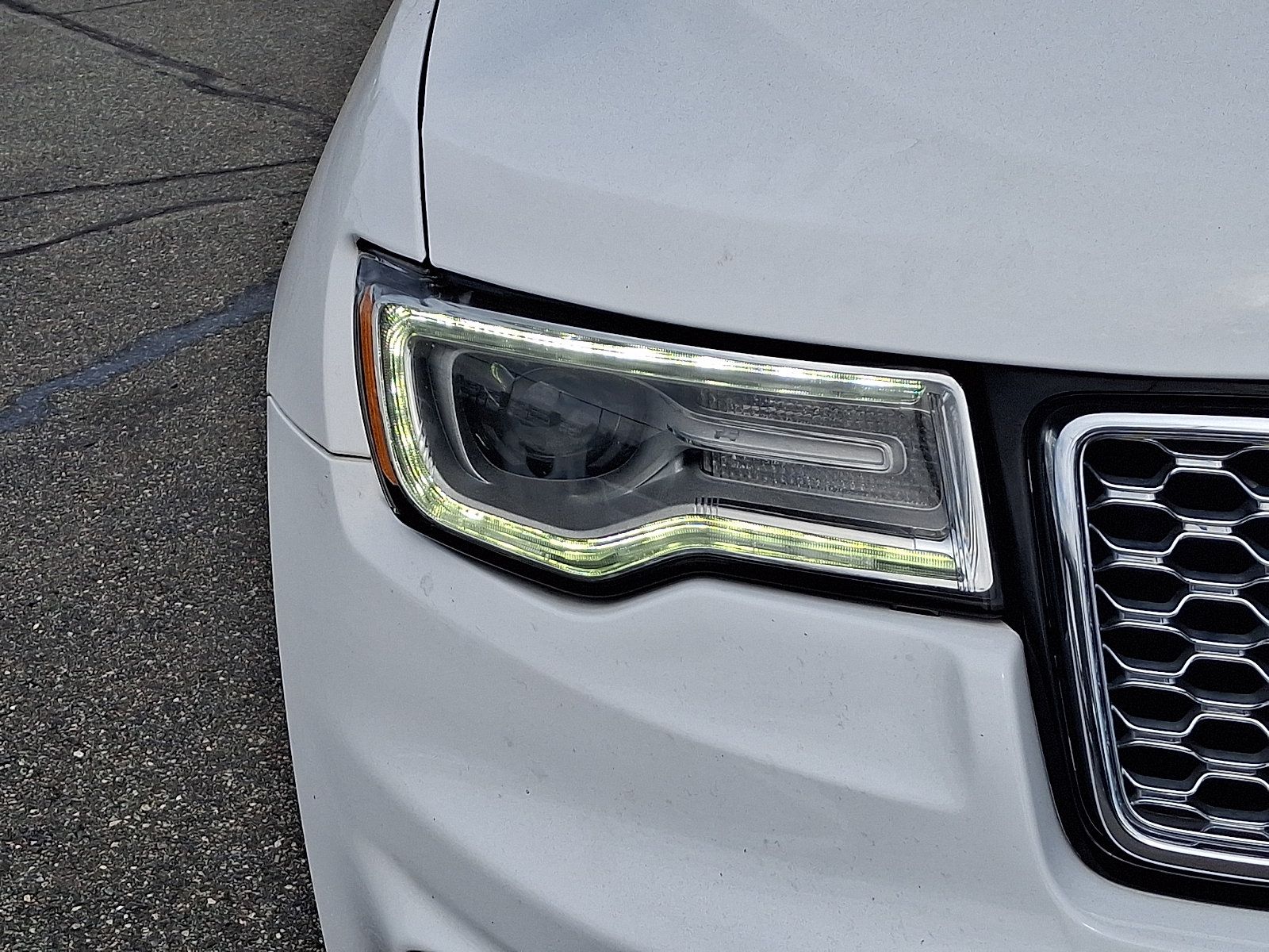 Used 2017 Jeep Grand Cherokee Overland AWD/4WD image 9