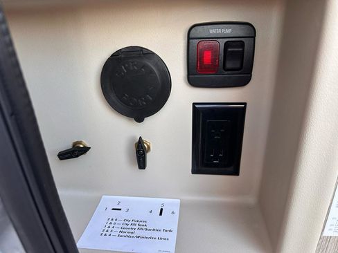 Used 2023 RAM ProMaster 3500 w/ Premium Convenience Group (B) image 82