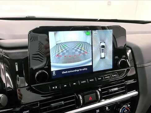 New 2025 Nissan Pathfinder Platinum image 24