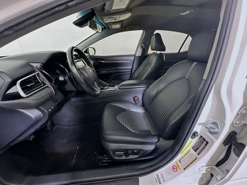 Used 2018 Toyota Camry SE image 13