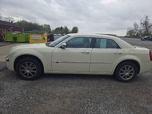 Used 2010 Chrysler 300 C w/ Luxury Group II image 2