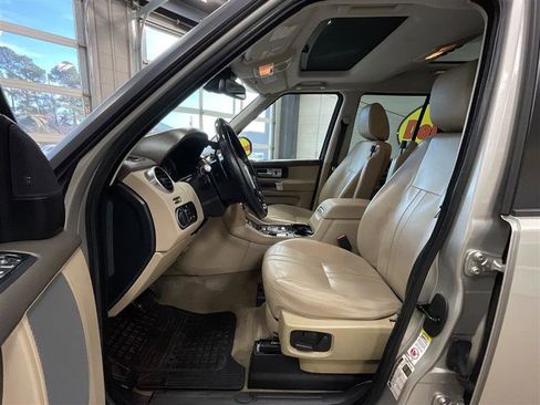 Used 2016 Land Rover LR4 HSE Silver Edition image 11