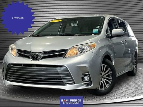 Used 2019 Toyota Sienna XLE FWD image 1