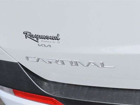 New 2026 Kia Carnival EX image 17