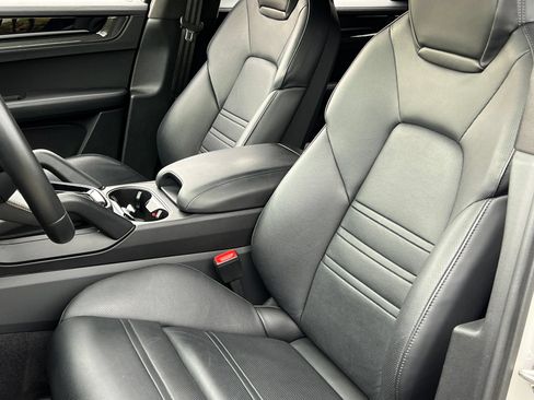 Used 2024 Porsche Cayenne Turbo GT AWD/4WD image 4