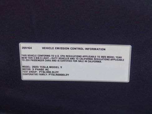 Used 2023 Tesla Model Y AWD image 27