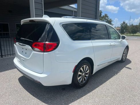 Used 2020 Chrysler Pacifica Touring-L Plus FWD image 8
