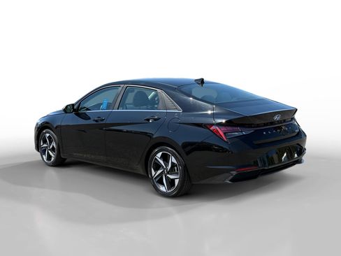 Used 2022 Hyundai Elantra Limited image 3
