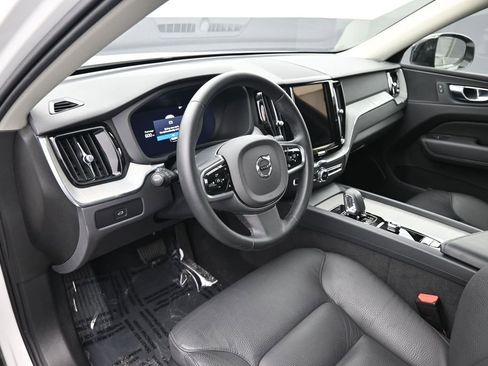 Used 2025 Volvo XC60 B5 Plus AWD/4WD image 18