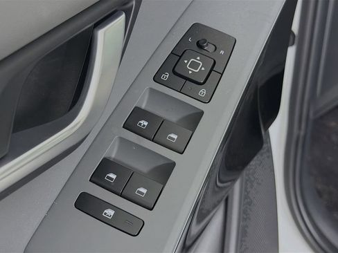 Used 2024 Kia Niro EX FWD image 18