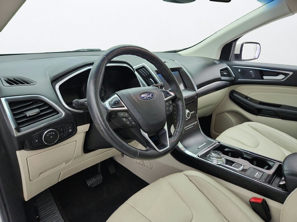 Used 2019 Ford Edge Titanium w/ Cold Weather Package AWD/4WD image 10