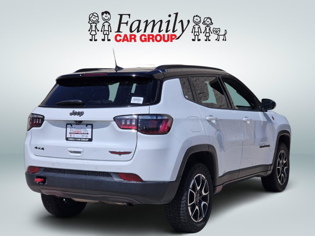 Used 2025 Jeep Compass Trailhawk AWD/4WD image 4