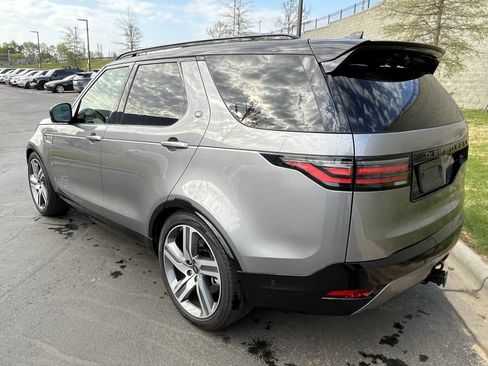 Used 2024 Land Rover Discovery Dynamic SE image 5