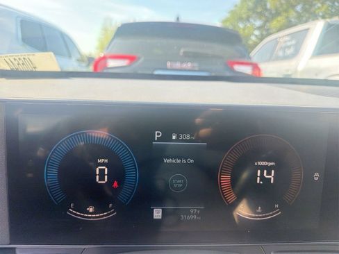 Used 2025 Hyundai Kona SEL FWD image 6