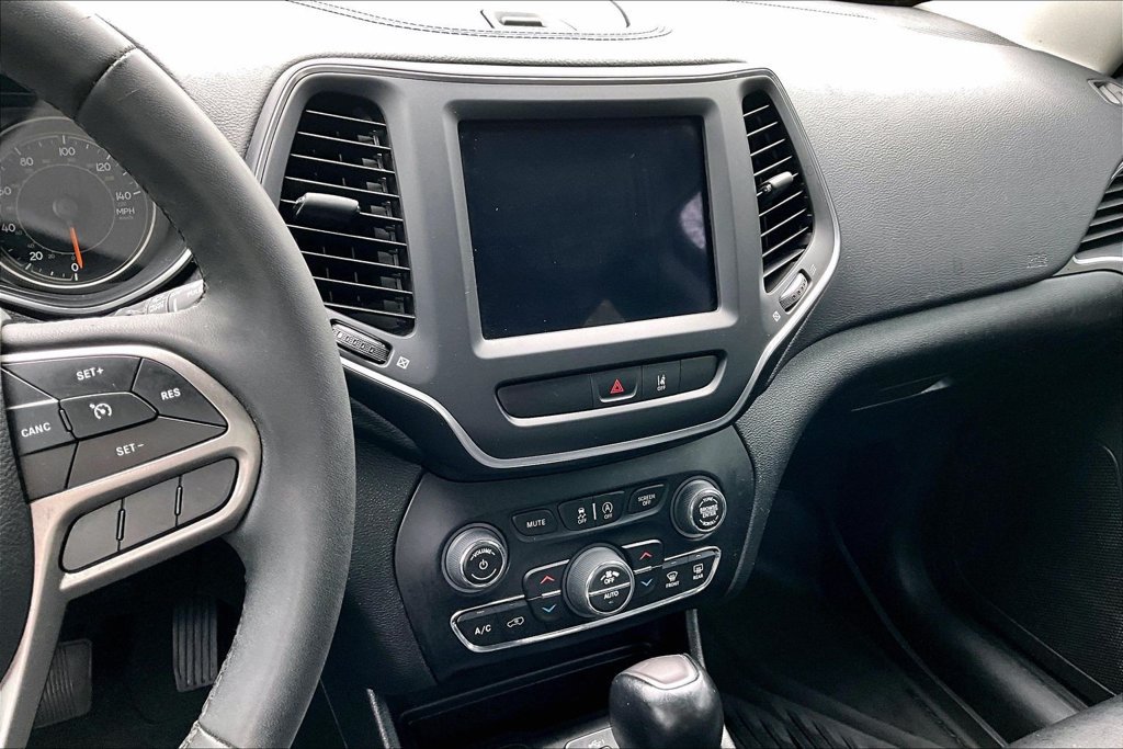Used 2022 Jeep Cherokee Latitude Lux w/ Mopar Interior Package AWD/4WD image 8