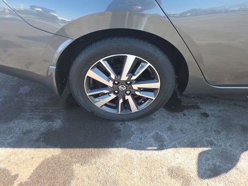 Used 2021 Nissan Versa SV image 8