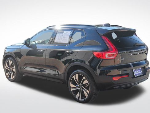 Used 2025 Volvo XC40 B5 Plus image 5