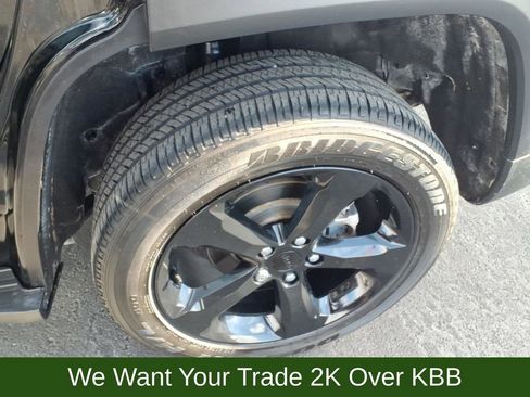 Used 2023 Jeep Grand Cherokee Altitude image 14