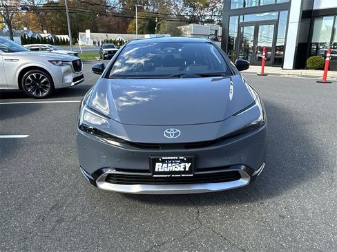 Used 2024 Toyota Prius Prime Premium image 3