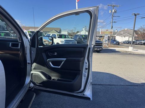 Used 2017 Nissan Titan SL image 39
