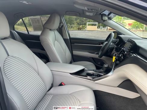 Used 2021 Toyota Camry SE image 12