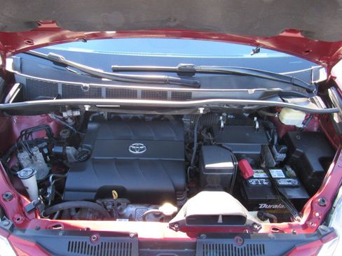 Used 2016 Toyota Sienna LE image 12