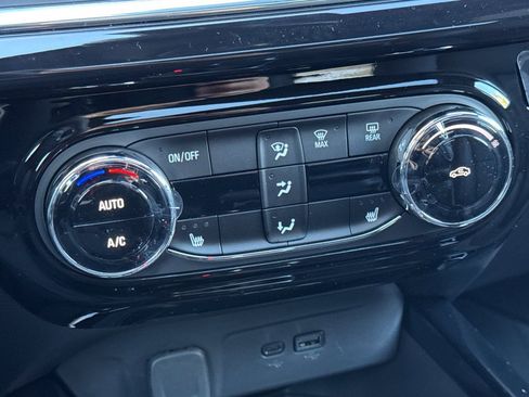 New 2026 Chevrolet Trax RS w/ Sunroof Package image 19