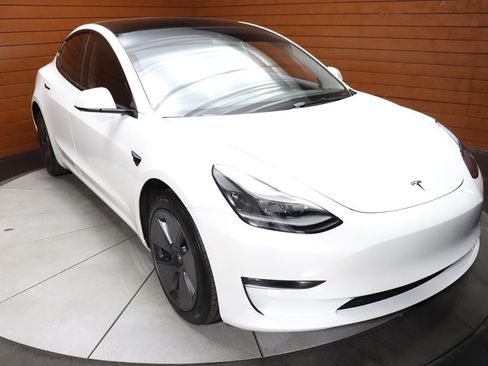 Used 2023 Tesla Model 3 Standard Range RWD image 19