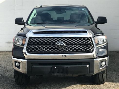 Used 2018 Toyota Tundra SR5 w/ SR5 Upgrade Package image 3