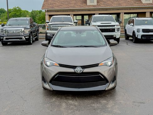 Used 2018 Toyota Corolla LE FWD image 3