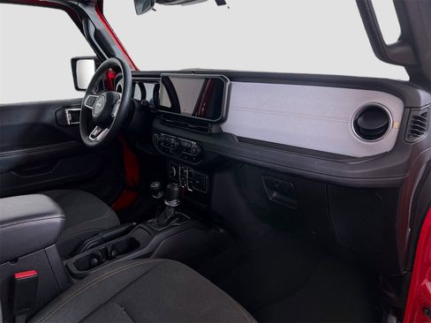 Used 2024 Jeep Wrangler Unlimited Sahara image 30