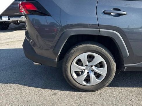 Used 2021 Toyota RAV4 LE FWD image 11