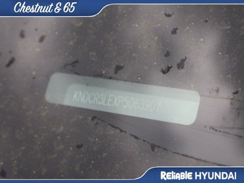 Used 2023 Kia Niro EX image 25