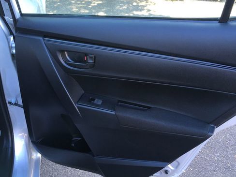 Used 2017 Toyota Corolla L FWD image 27