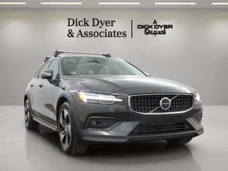 Certified 2023 Volvo V60 B5 Cross Country Plus w/ Climate Package AWD/4WD video 1
